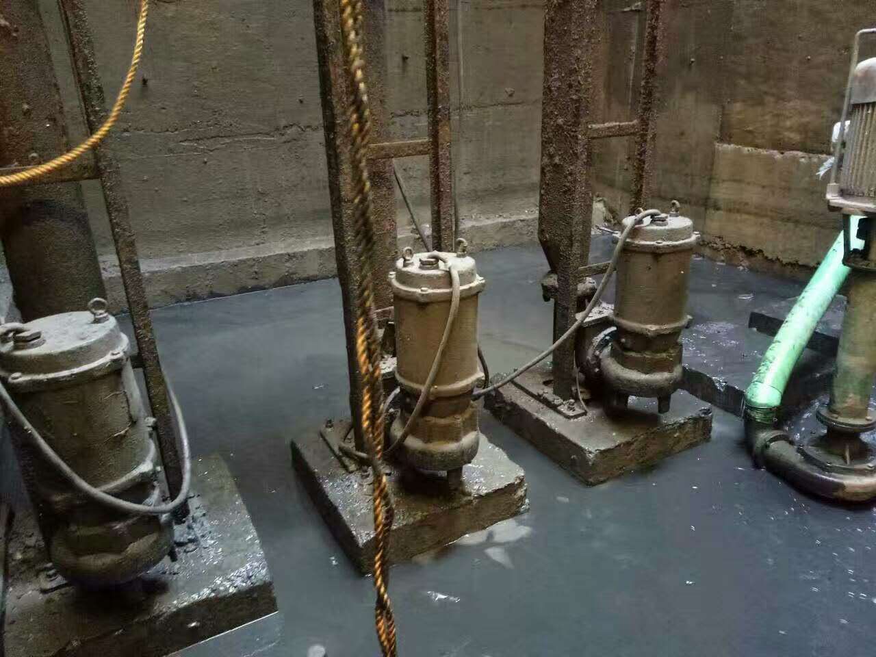 松江污水池清理