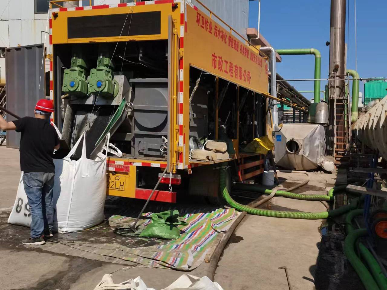 松江淤泥压干处理